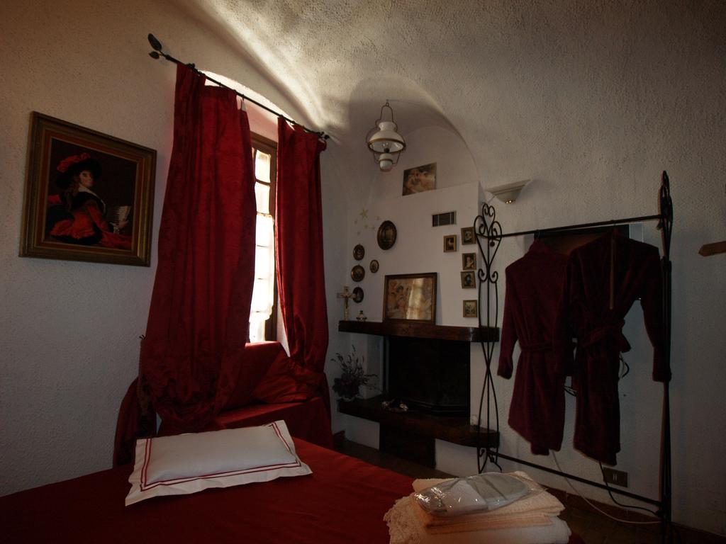 Le Petit Chateau Acomodação com café da manhã Dolceacqua Quarto foto