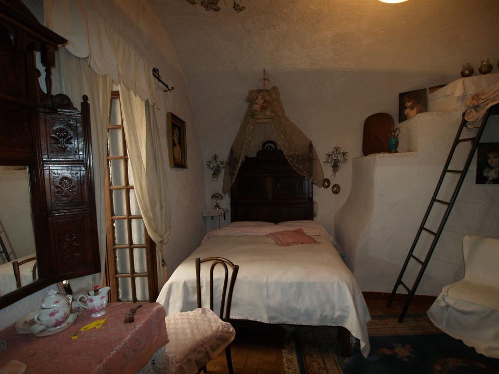 Le Petit Chateau Acomodação com café da manhã Dolceacqua Quarto foto