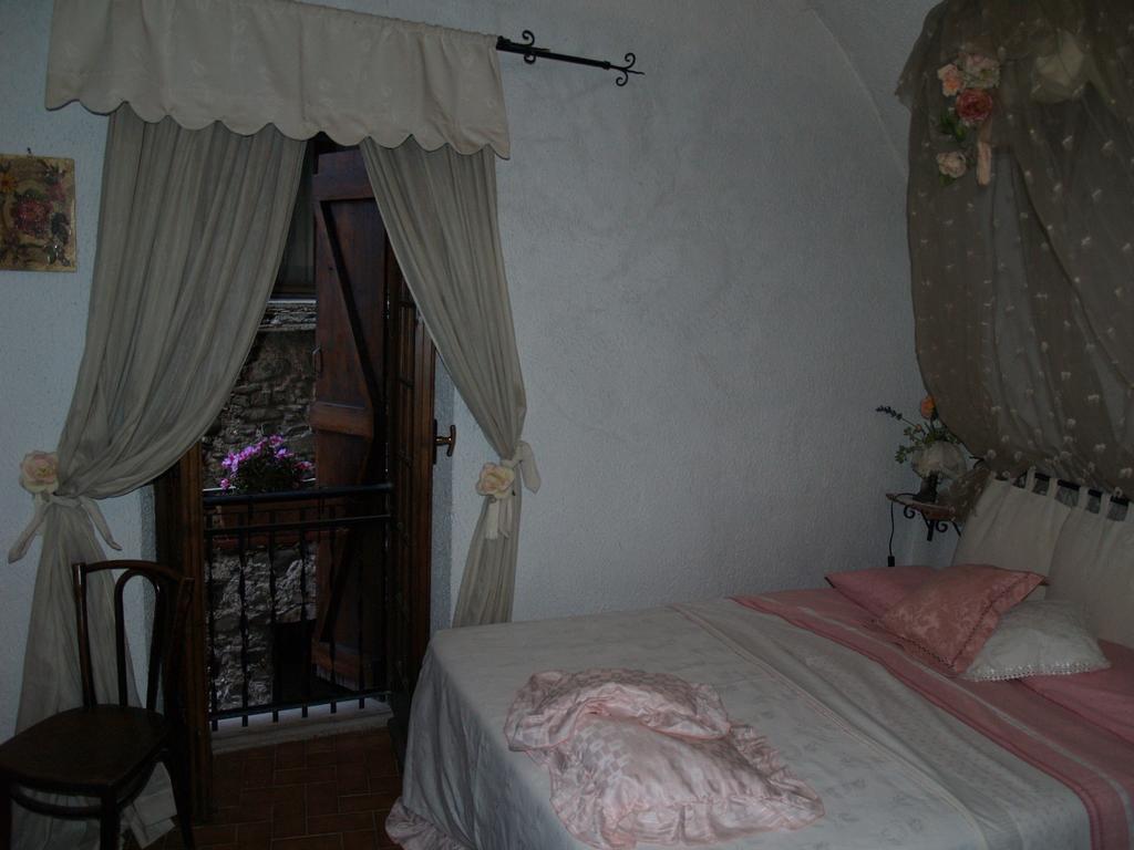 Le Petit Chateau Acomodação com café da manhã Dolceacqua Quarto foto