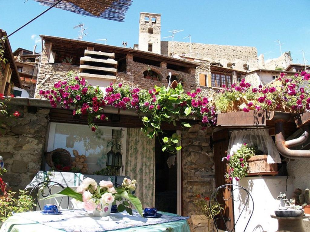 Le Petit Chateau Acomodação com café da manhã Dolceacqua Exterior foto